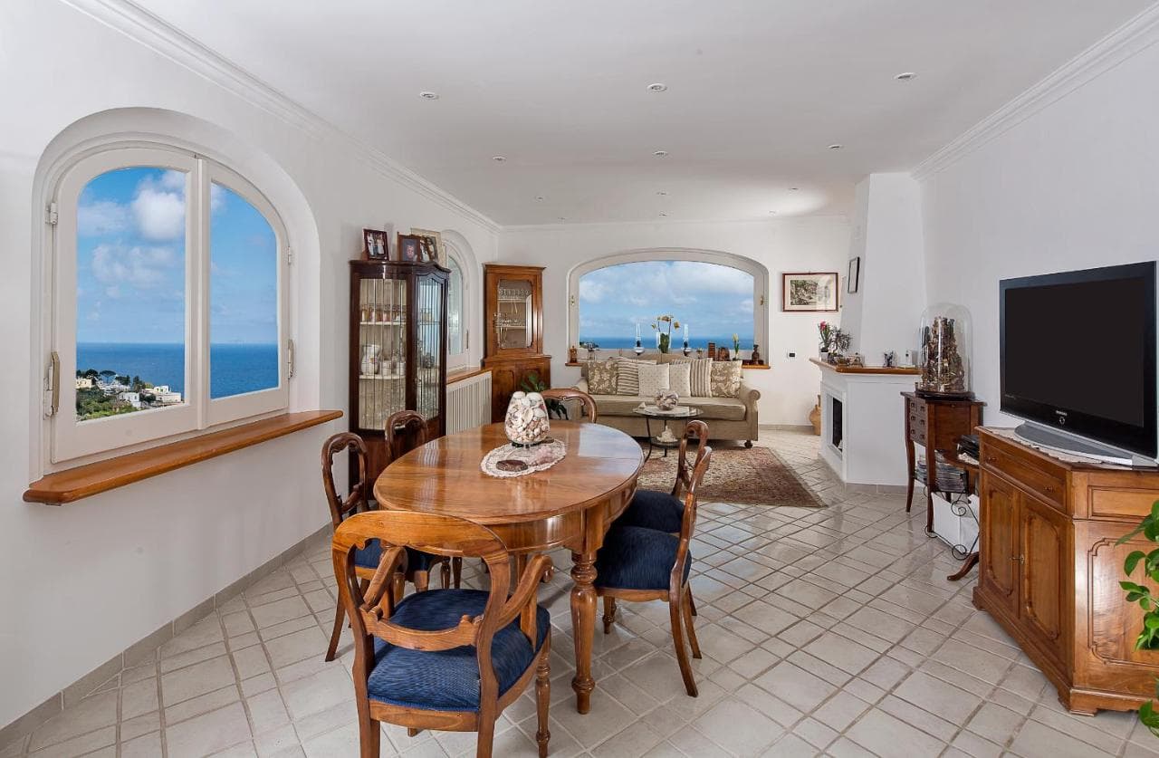Aldarogi, Capri