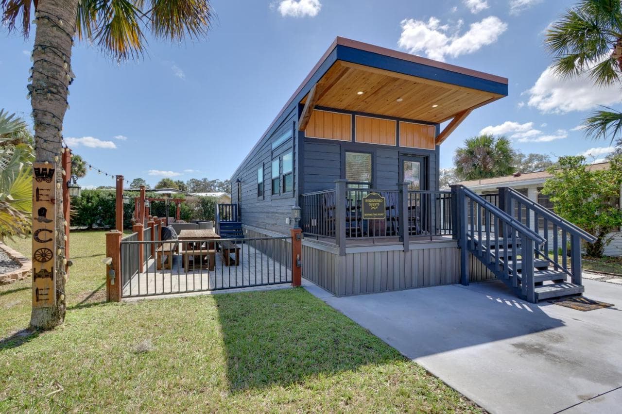 0.5 Mi to Rodeo & Events! River Ranch Tiny Home, River Ranch