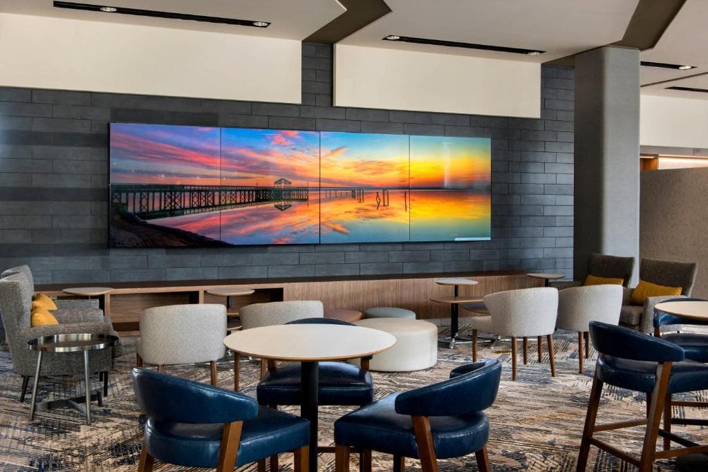 Courtyard by Marriott Philadelphia South at The Navy Yard photo 2